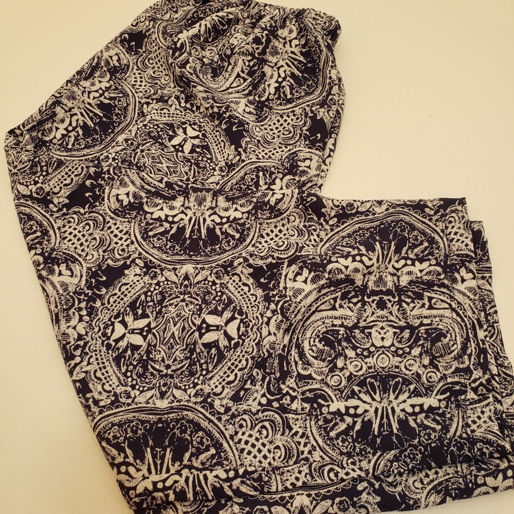 2/$30 LAVON Shorts Elastic Waist Size 8-10 Capri